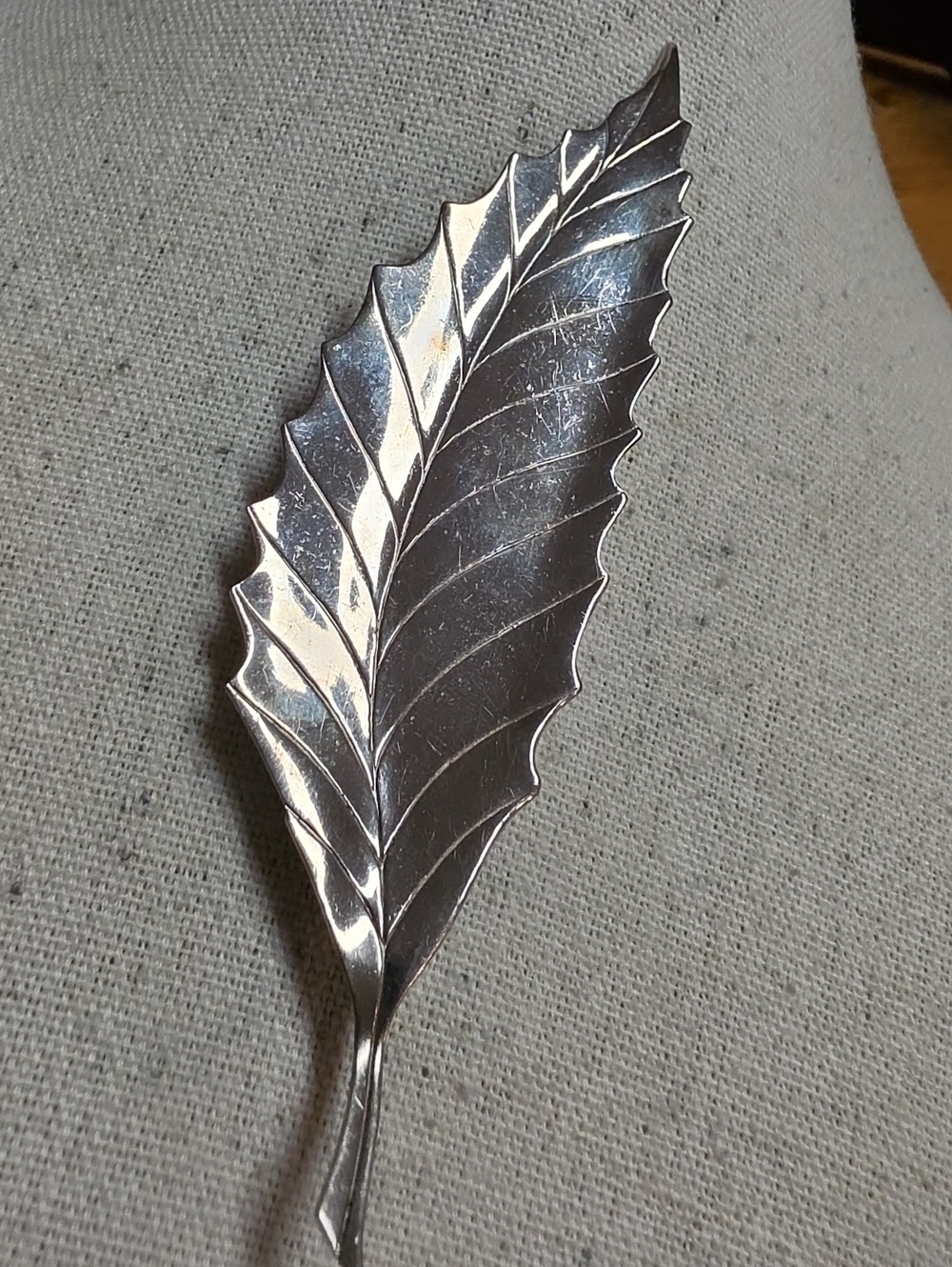 Vintage Silver Tone  Carved Vein Botanical Leaf  Statement Brooch - Picture 2 of 4